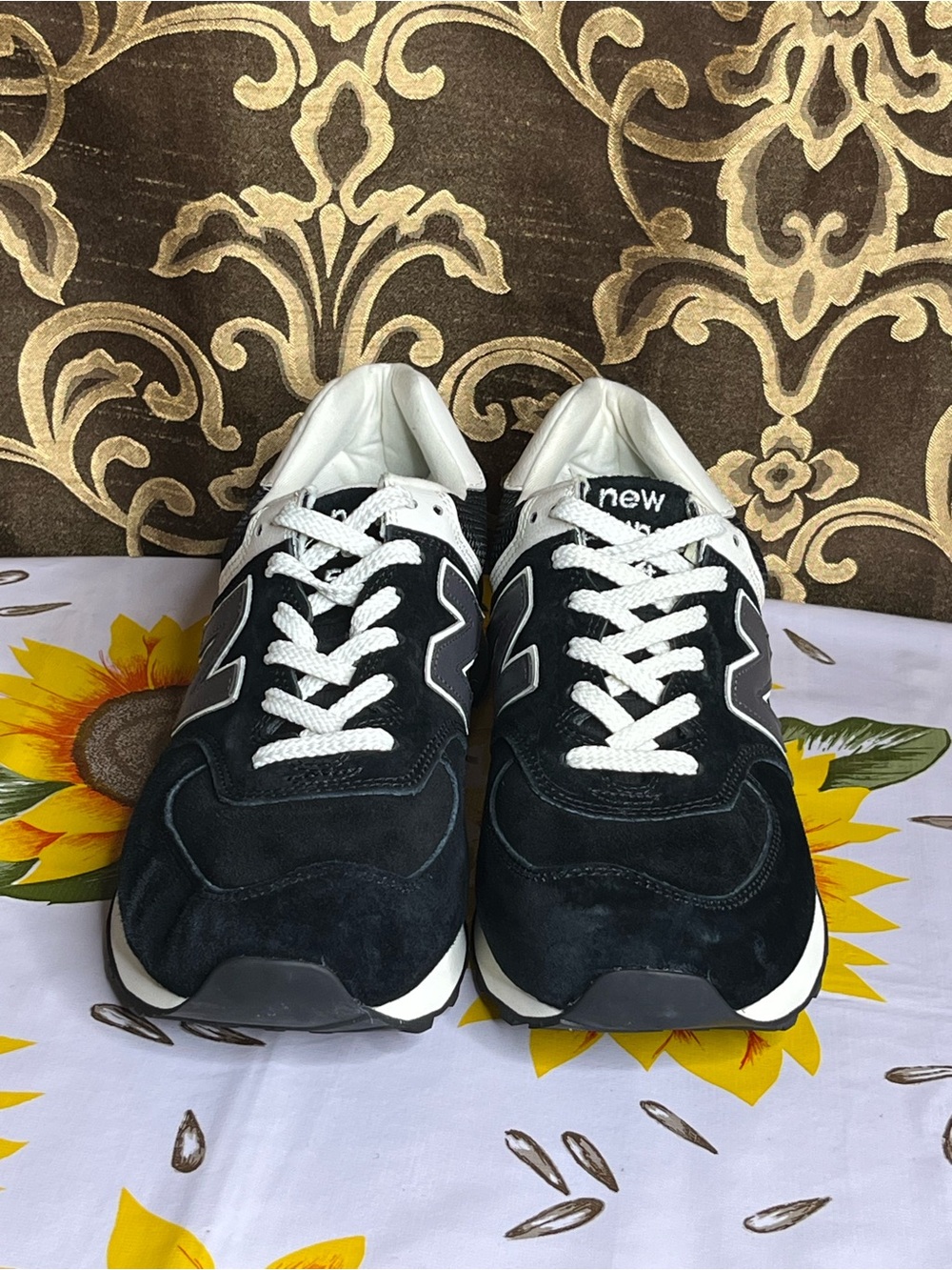 Men’s New Balance 574 Classic Black & White Running Sneakers - US M11 - Picture 3 of 15